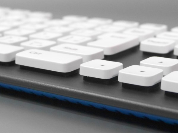 キーは基部から完全に浮いた構造