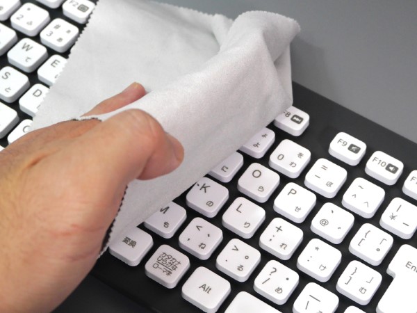 フラットなキーゆえ拭き取りも簡単です