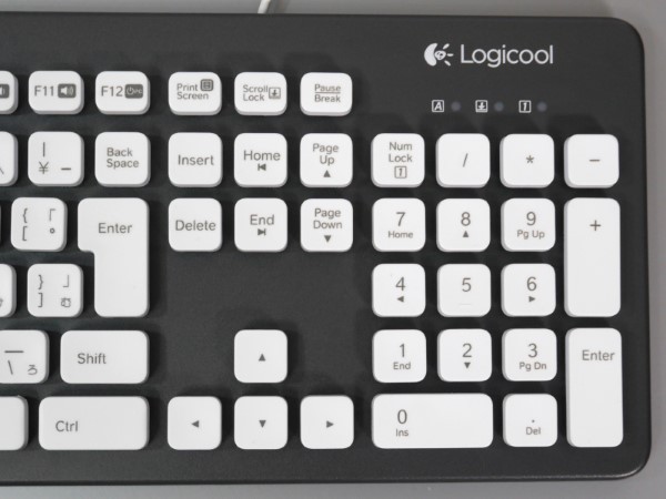フルキーボードゆえテンキーも付属します