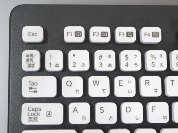 半角全角キーや数字の「1」の幅はやや狭め