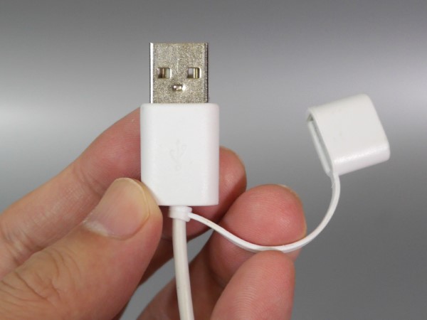 USBも防水性のあるキャップが付属します