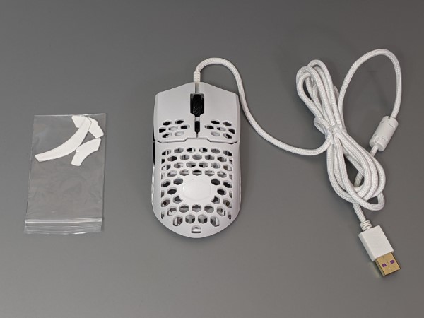 接続方式はUSB。パッケージには交換用のソールが付属します