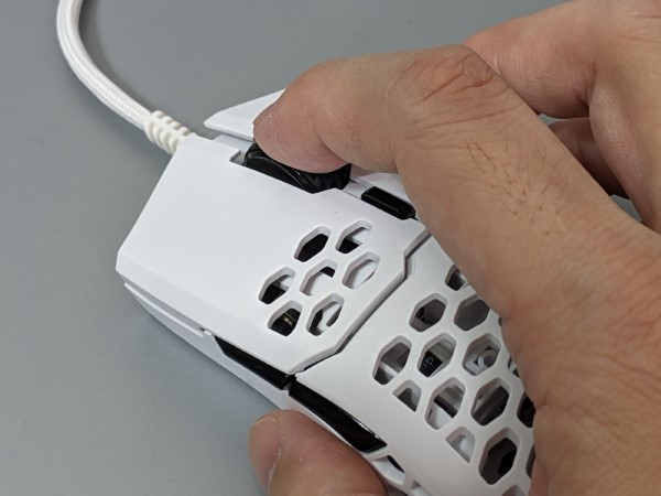 ホイールクリックにも機能を割り当てられます。ホイール手前はDPI切替ボタン