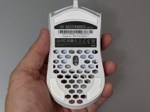 底面のソールにはテフロンを採用。摩擦係数が低くスムーズに動かせます