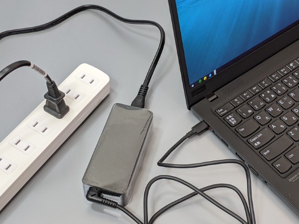 ACアダプタは一般的に場所を取り、ケーブルもかさばりがちです