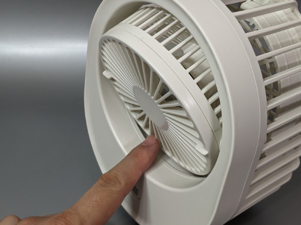 首振り機能こそありませんが、風向きの上下調整が簡単に行えるのは便利です