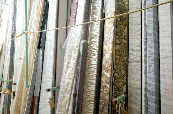 ケイプリモでは200種類以上の竿を輸入している 