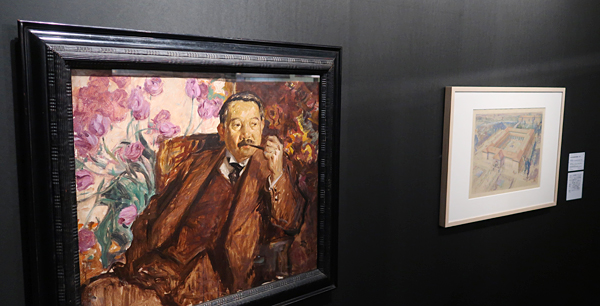 コレクション蒐集を助けた画家・フランク・ブラングィンが描いた松方幸次郎の肖像画 左：フランク・ブラングィン《松方幸次郎の肖像》1916年　国立西洋美術館 右：フランク・ブラングィン《共楽美術館構想俯瞰図、東京》　国立西洋美術館