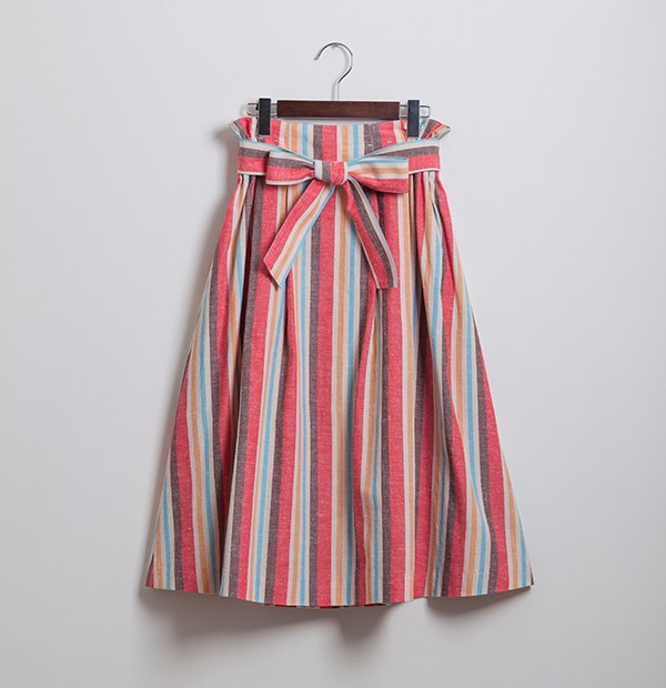 <span style="color: #666699;">遠州綿紬で作られたスカート</span>