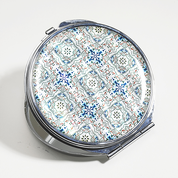 <span style="color: #666699;">「白蝶貝」を使ったコンパクトミラー</span>