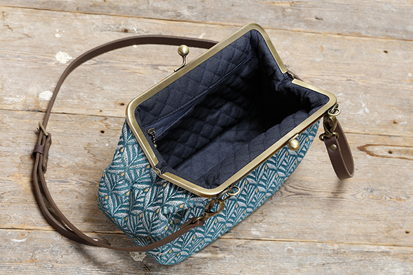 <span style="color: #666699;">中身が広く見渡せるので使い勝手も◎</span>