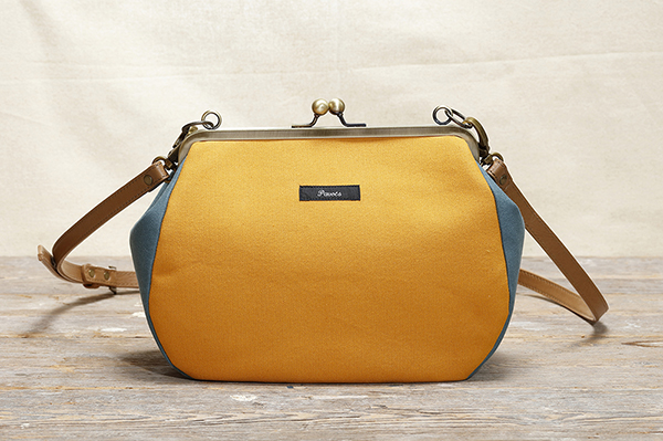 <span style="color: #666699;">バイカラーがま口ショルダーバッグ：帆布（マスタード×ターコイズ）</span>