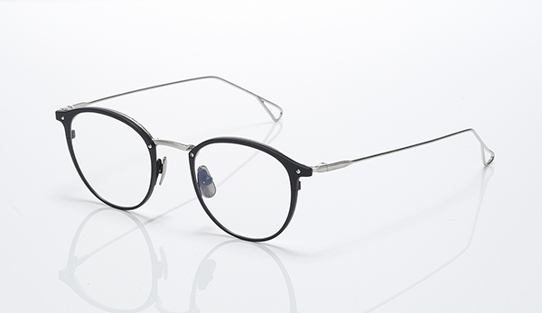 <span style="color: #666699;">「NIGEL」（カラーナンバー：#10W matt black /damage silver）</span>