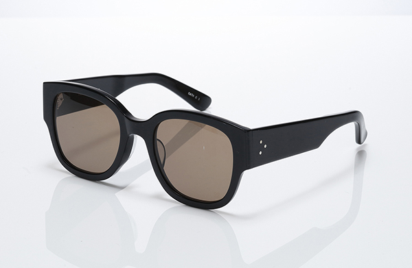 <span style="color: #666699;">「CATH」（カラーナンバー：#1 black）</span> 