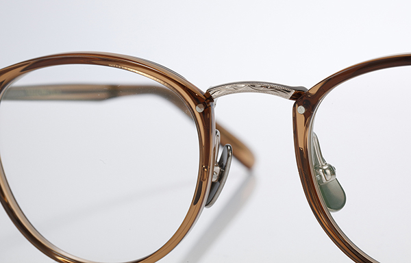 <span style="color: #666699;">「BETTY」の手彫りの原型を元にしたブリッジ装飾</span> 