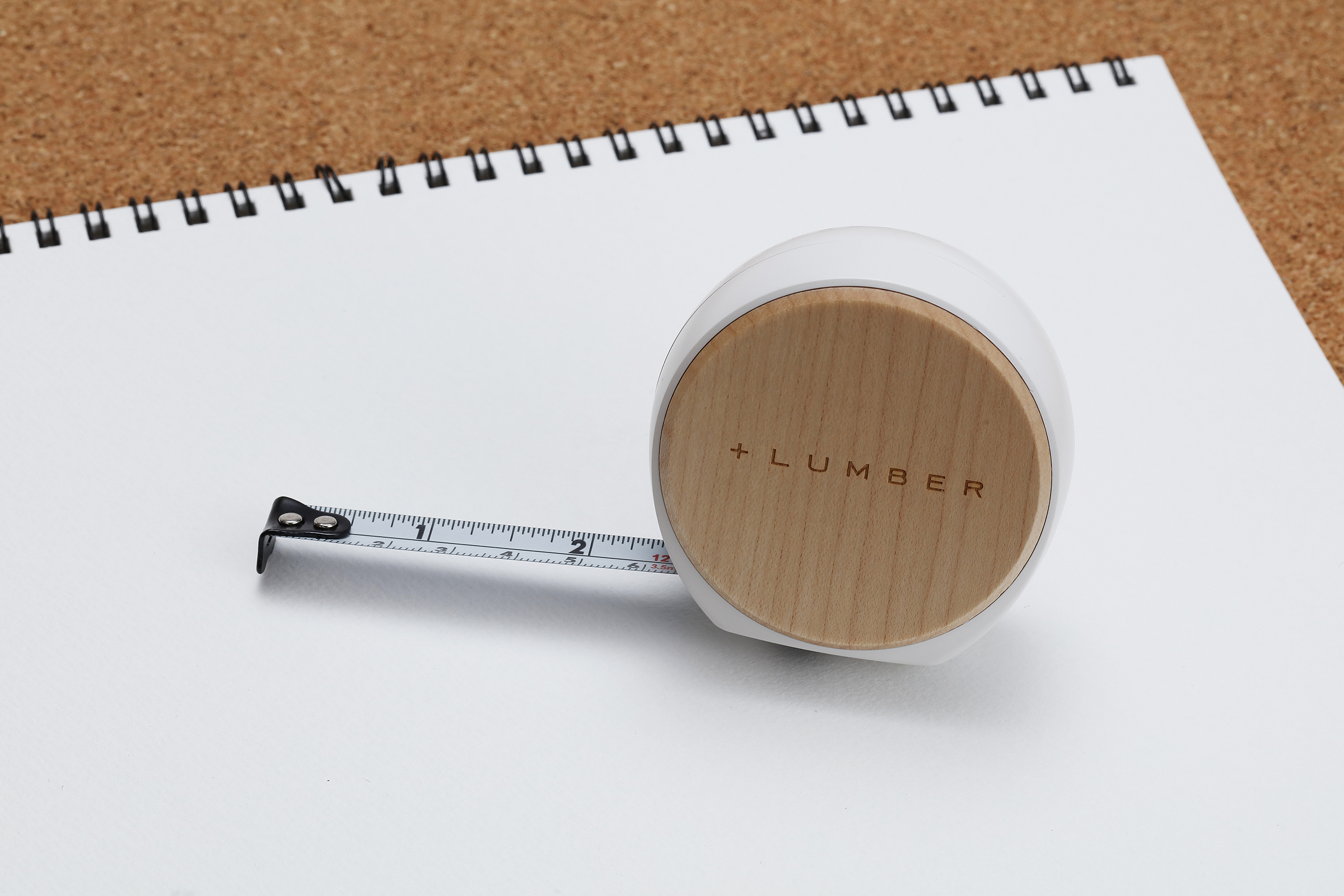 <span style="color: #666699;">住宅関連の職につく人に需要が高い「メジャー」。こんなメジャーを使っている担当さんだったらオシャレな家を建ててくれそうだ</span> 