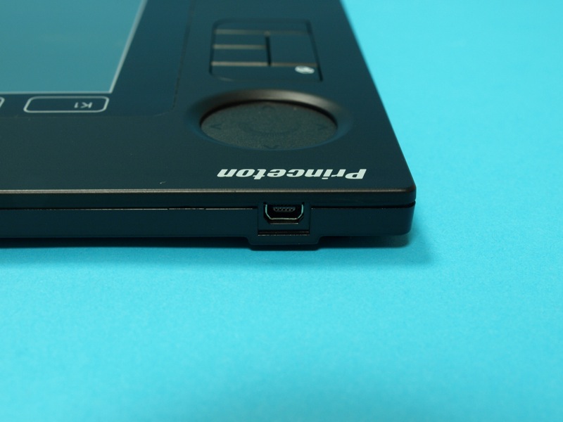 接続端子はUSBだけとシンプル