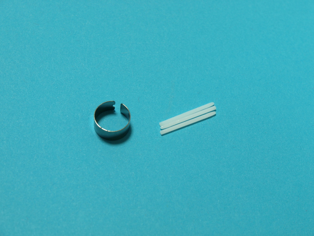 3本の替え芯とピンセットが付属