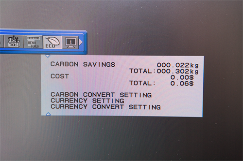OSD操作表示。ここではエコモード表示をしているが、面白いことにカーボン排出量を表示してくれる