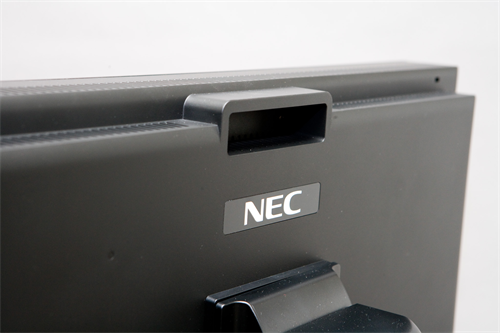 持ち手。これは存外便利。あると無しとではかなり違う。細かいことだが、よく解っているといえる