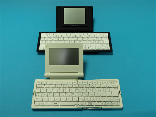 キーボードを開いた状態（上はDM10）