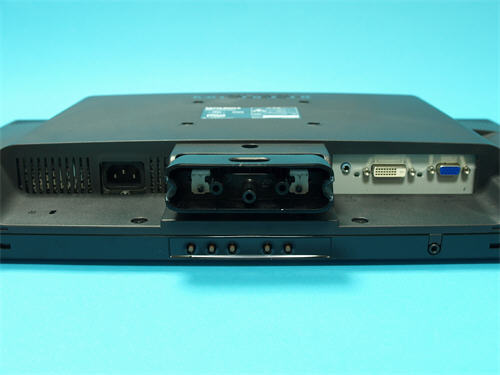 PCとの接続端子は底部に搭載されている