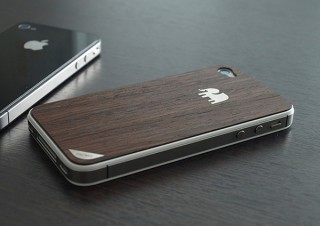スペックコンピュータ、iPhone4S/4に木目の質感をプラスする手作りの背面ウッドスキンシート