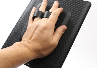 サンコー、iPad2を2本の指と手のひらで固定できる手持ち用ホルダーを発売