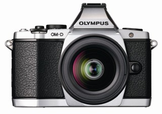 オリンパス、ミラーレス式のデジタル一眼カメラ「OM-D E-M5」を発売