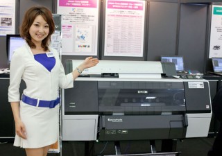 【page2012】エプソン、高度な色再現性を実現する大判プリンタ「MAXART」のデスクトップモデル「PX-H6000」