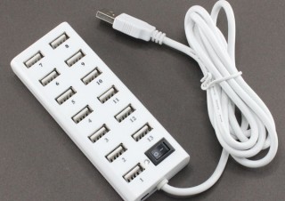 エバーグリーン、ACアダプター付きで13ポートを備えるUSBハブを発売