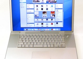 MacBook Pro 17　2.4GHz/2GB RAM/160GB HDモデル