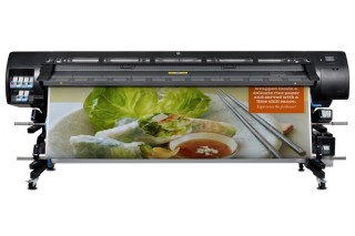 日本HP、104インチ幅対応の大判プリンタ「HP Designjet L28500」を発売