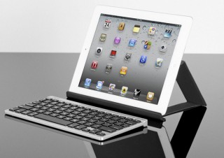 アスク、折りたたみ式スタンド付属のBTキーボード「ZAGGkeys Flex」を発売