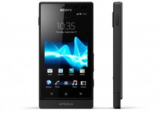 Sony Mobile、画面に触れずに操作できるAndroidスマホ「Xperia sola」を発表