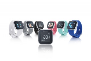 ソニーモバイル、Xperiaと連携する腕時計型デバイス「SmartWatch MN2」
