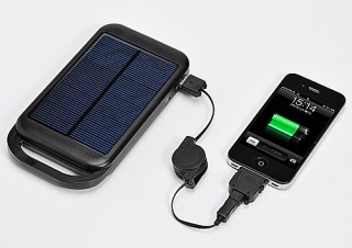 サンワサプライ、最大7枚までソーラーパネルを連結可能なiPad対応ソーラー充電器を発売