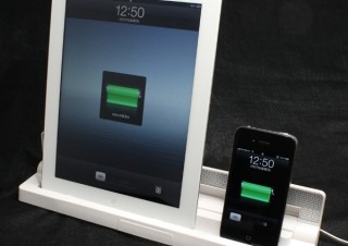 エバーグリーン、iPhoneとiPadを並べて同時に充電できるスタンドを発売