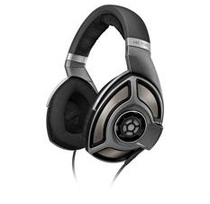 ゼンハイザー、ハイエンドヘッドホン「HD700」とワイヤレスの「RS220」を発表