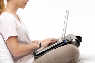 トリニティ、どんな場所でも勉強机になる簡易デスク「Scribe」