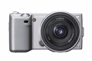 ソニー、レンズ交換式デジタルカメラ“α”シリーズ2機種