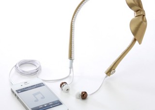 サンワ、リボン付きカチューシャとの一体型イヤホン「400-HS031」を発売