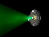 ソニーと住友電工、高輝度化と広色域化を実現した純緑色半導体レーザーを開発