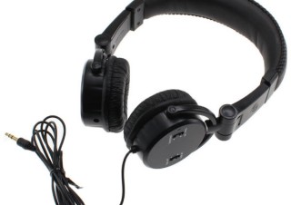 エバーグリーン、重低音ブースト機能を搭載するヘッドホンを発売