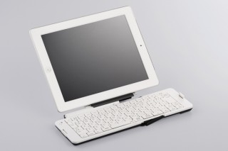 バッファロー、「ポメラ」キーボードを採用したBluetooth折りたたみキーボード