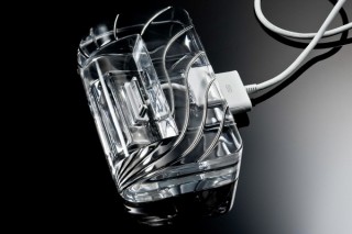 プレアデス、クリスタルガラス製のiPhoneドック「CrystalDock」を発売