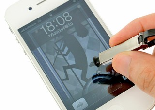 エバーグリーン、タッチペンにもなる1台2役のスマホ用スタンドを発売