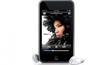 無線LAN搭載マルチタッチインターフェイス採用の「iPod touch」