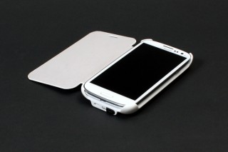 サンコー、カバー・スタンドつきGalaxySIII用バッテリー内蔵ケース