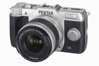 ペンタックス、超小型・軽量サイズのデジタル一眼カメラ「PENTAX Q10」